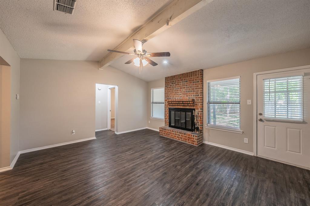 912 Red Oak Street Azle, TX 76020 - Photo 7 of 40