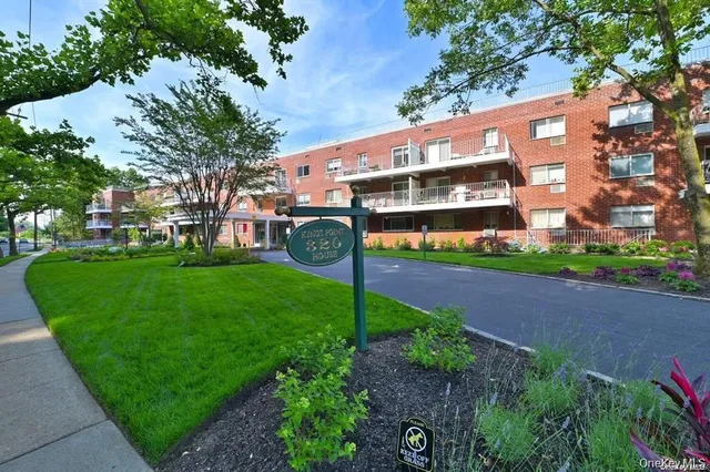 $4,000 | 320 East Shore Road, Unit 2A, Great Neck, NY 11023