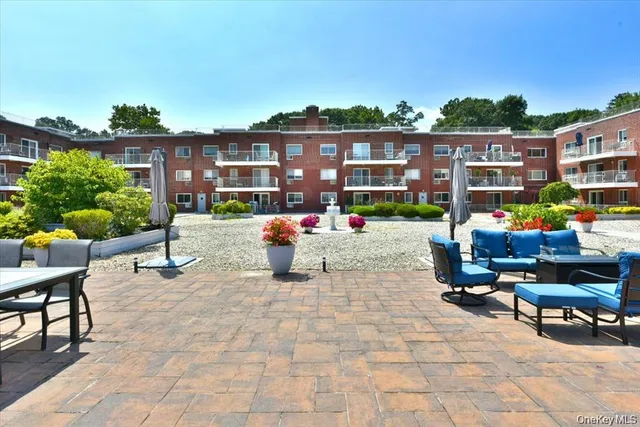 $4,000 | 320 East Shore Road, Unit 2A, Great Neck, NY 11023