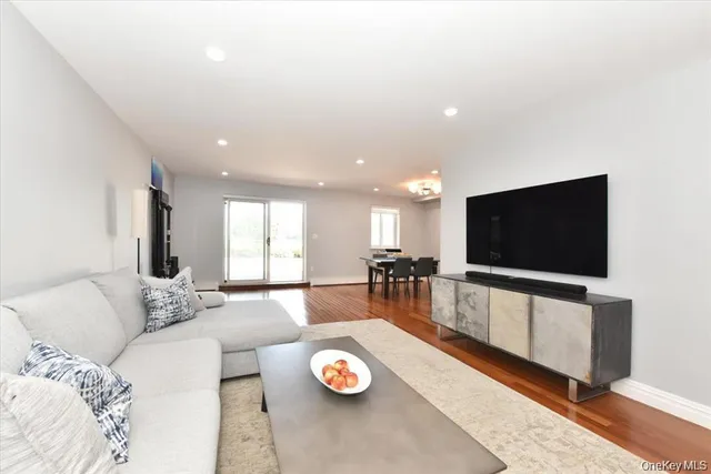 $4,000 | 320 East Shore Road, Unit 2A, Great Neck, NY 11023