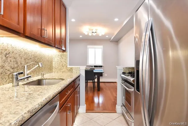 $4,000 | 320 East Shore Road, Unit 2A, Great Neck, NY 11023