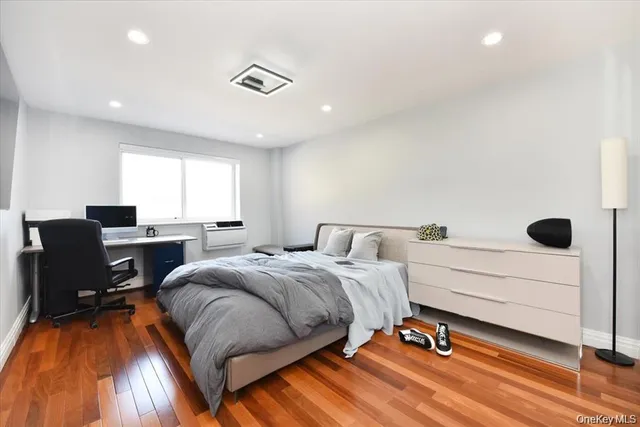 $4,000 | 320 East Shore Road, Unit 2A, Great Neck, NY 11023