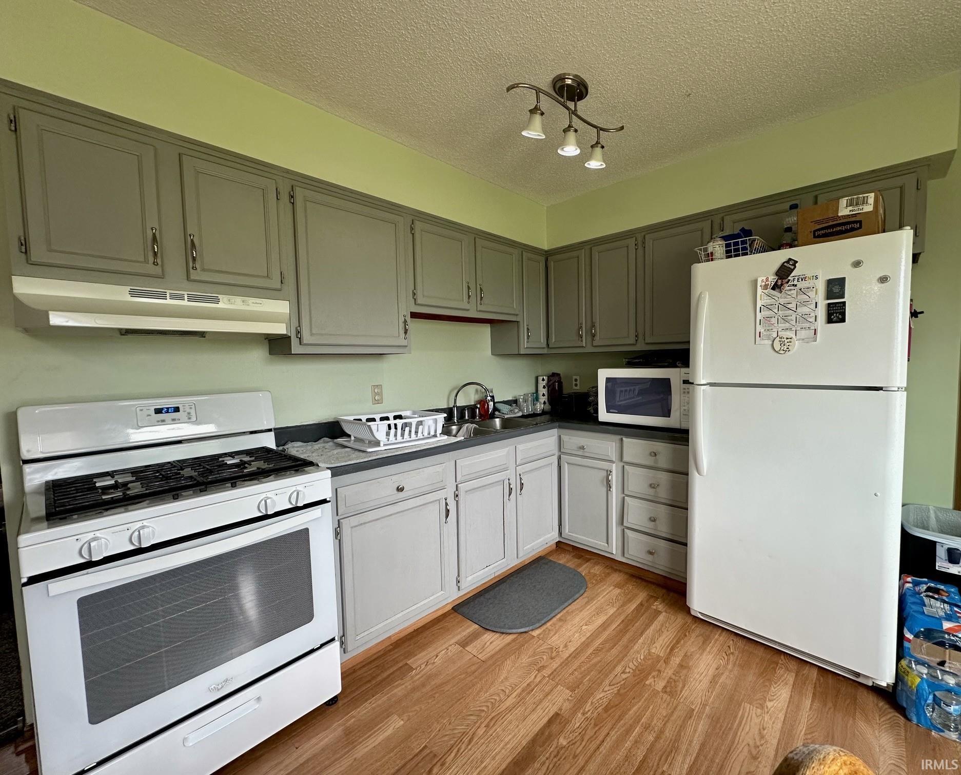 302 Chapel Lane Ashley, IN 46705 - Photo 5 of 15