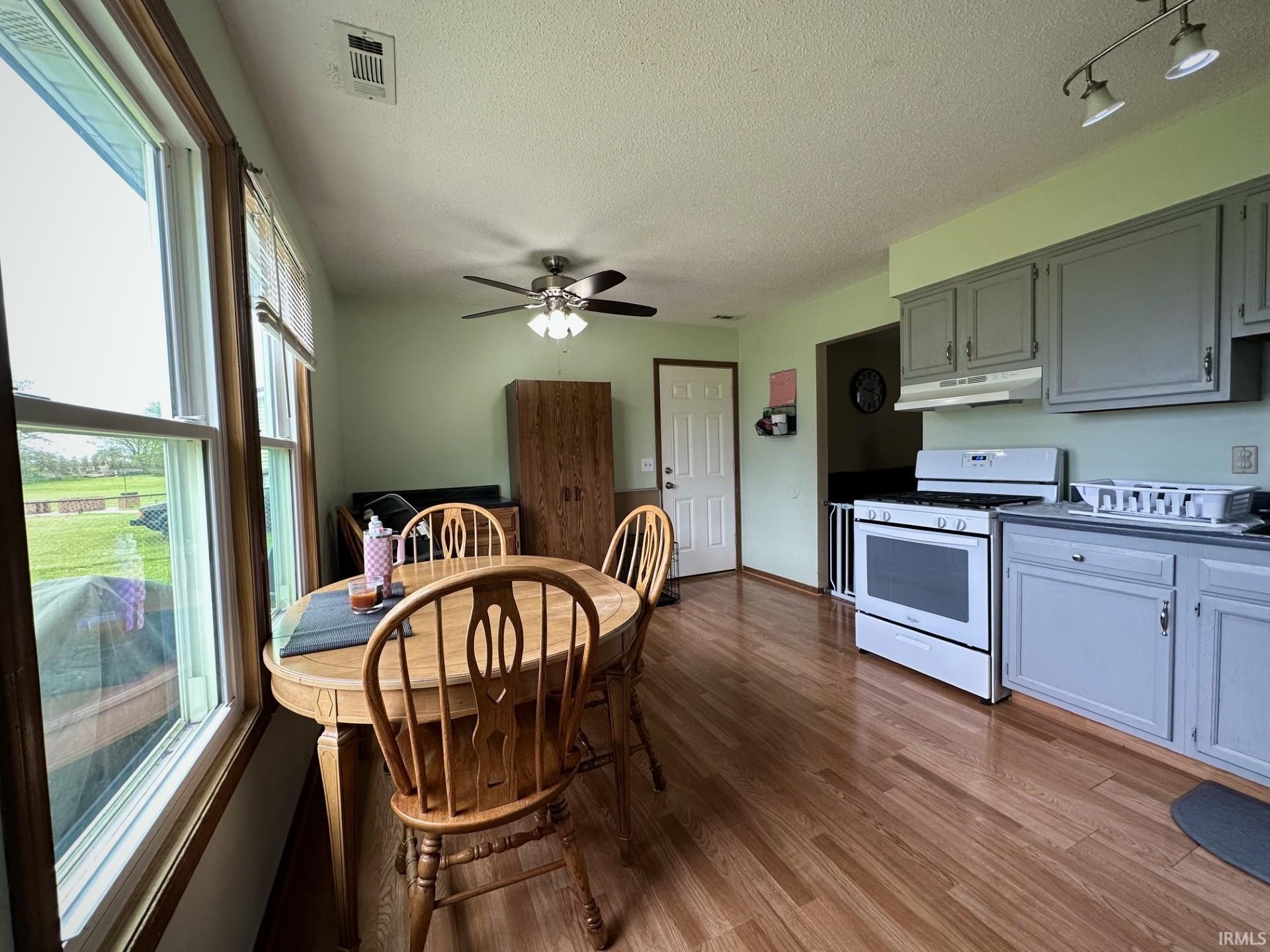 302 Chapel Lane Ashley, IN 46705 - Photo 6 of 15
