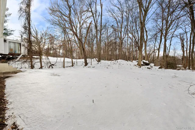 $575,000 | 21 Henning Drive, Montrose, NY 10548