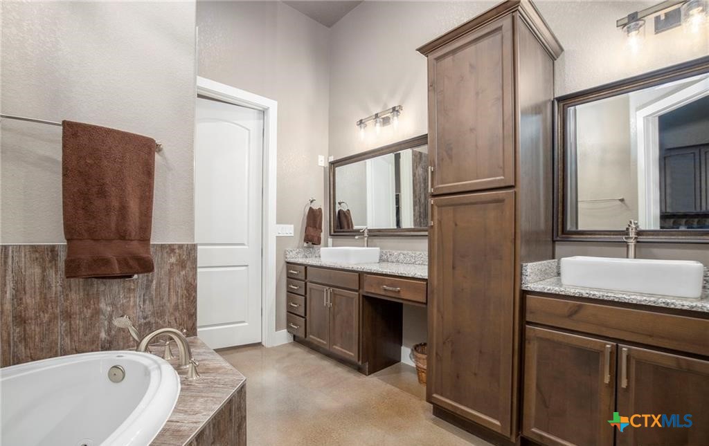 345 Laguna Road Bandera, TX 78003 - Photo 14 of 35