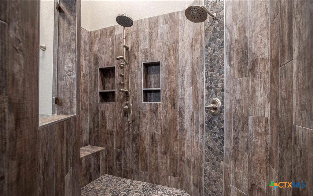 345 Laguna Road Bandera, TX 78003 - Photo 15 of 35