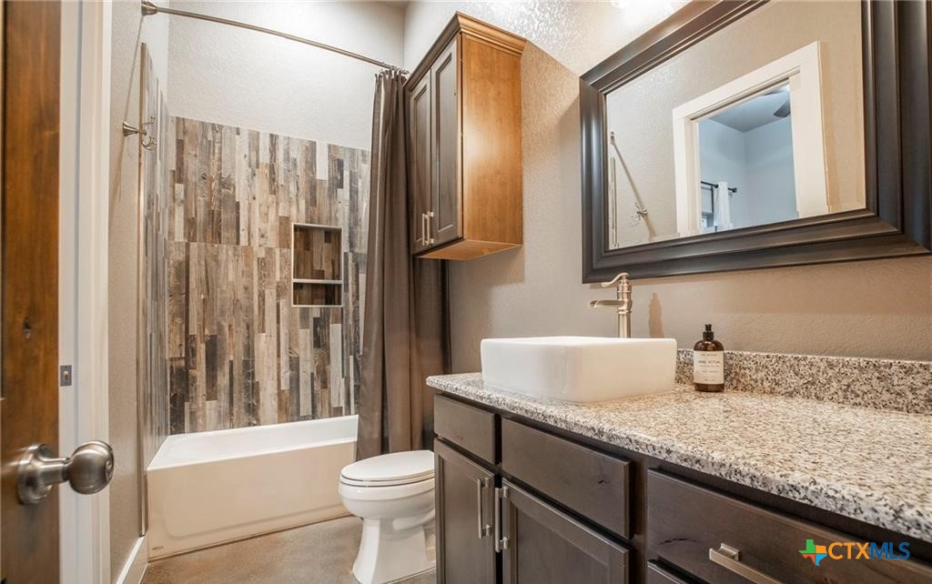 345 Laguna Road Bandera, TX 78003 - Photo 20 of 35