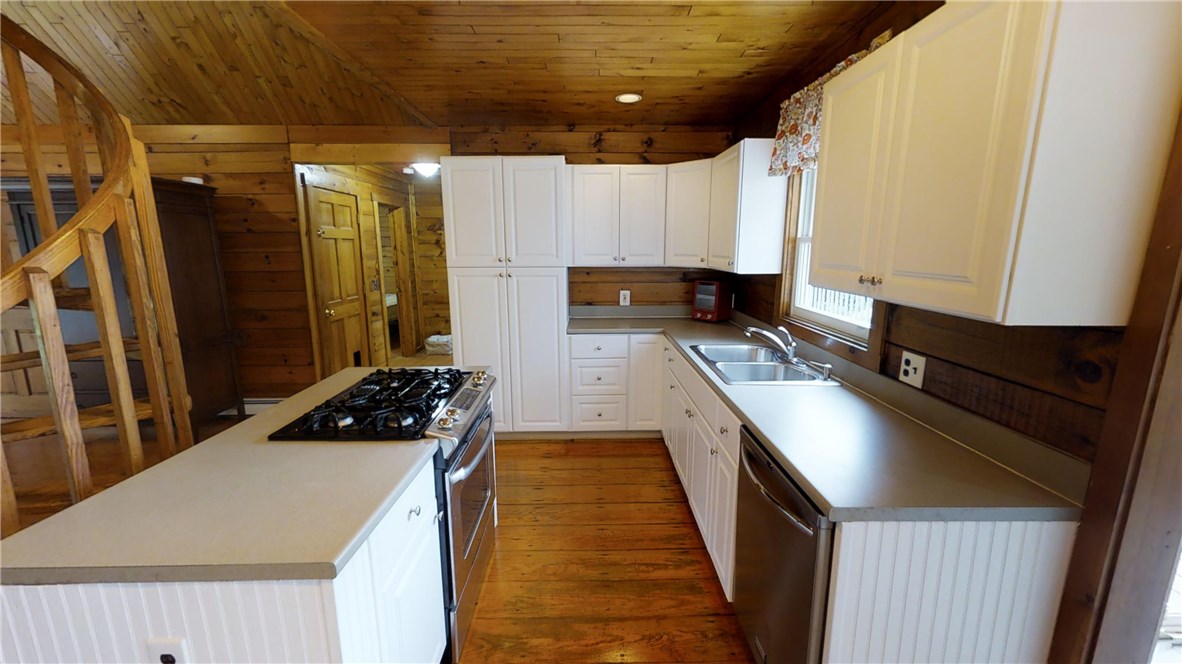 139 Kuehn Road Hopkinton, RI 02804 - Photo 13 of 31