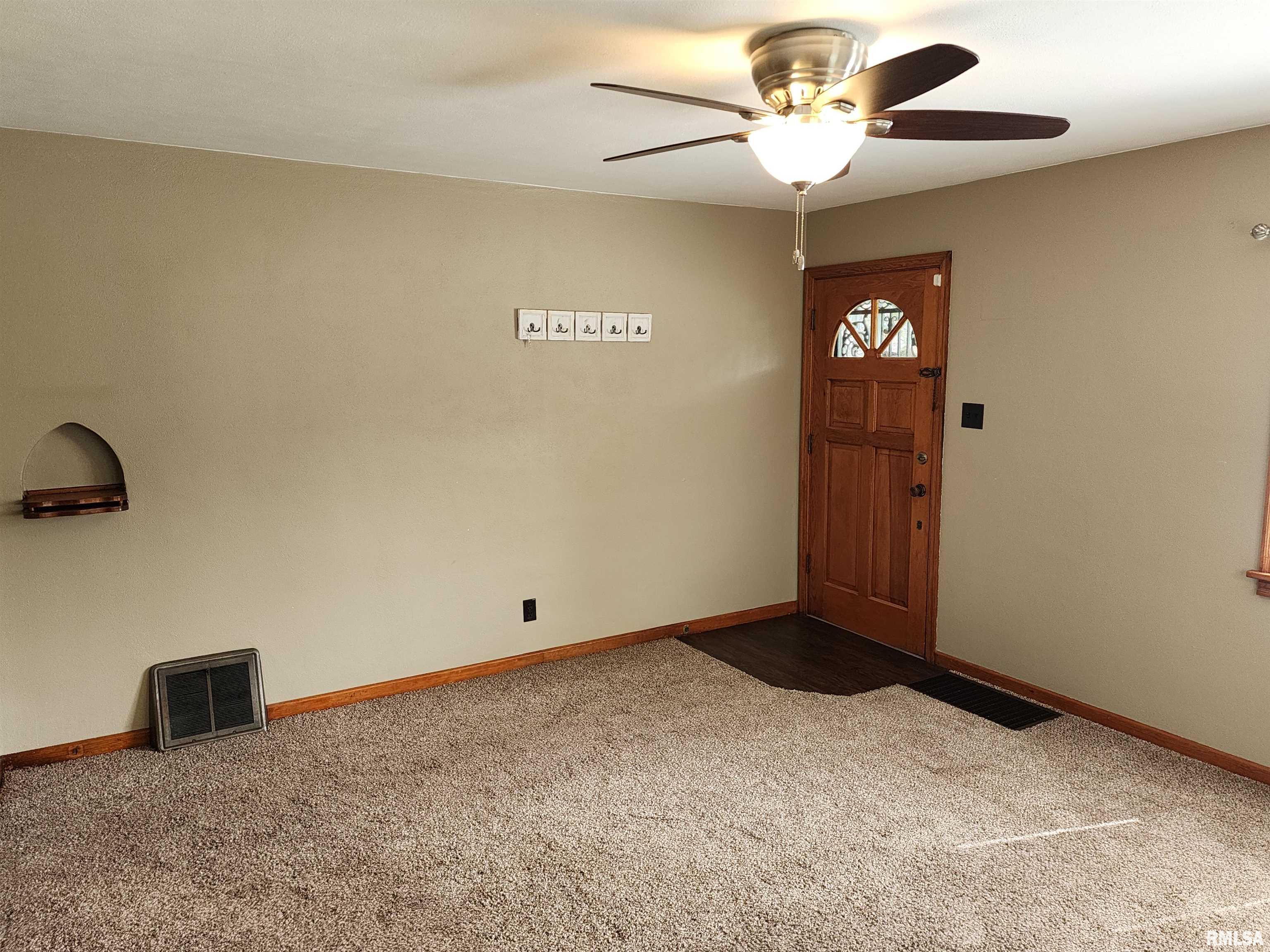 2537 Holmes Avenue Springfield, IL 62704 - Photo 9 of 34