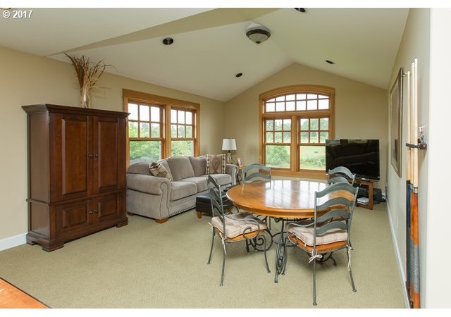 1090 Methodist Road Hood River, OR 97031 - Photo 17 of 32 Gallery Image 17