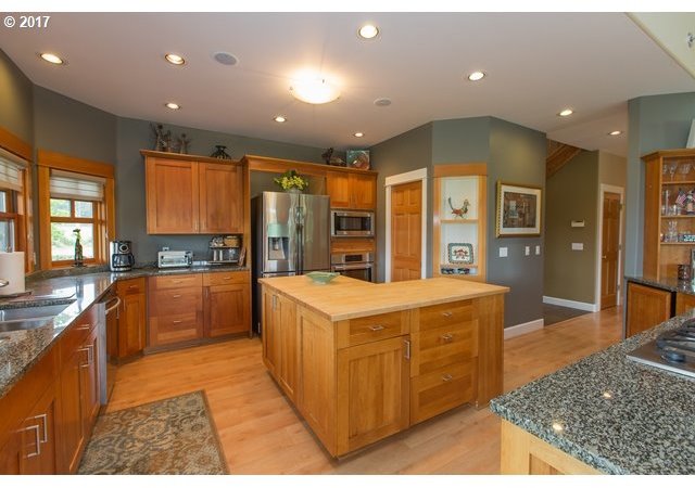 1090 Methodist Road Hood River, OR 97031 - Photo 4 of 32 Gallery Image 4