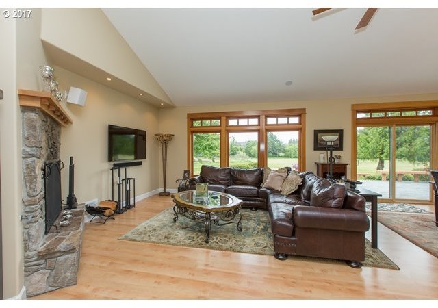 1090 Methodist Road Hood River, OR 97031 - Photo 7 of 32 Gallery Image 7