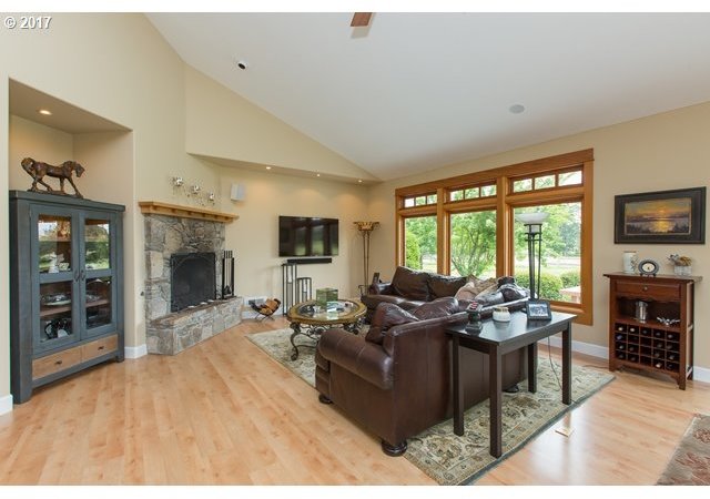 1090 Methodist Road Hood River, OR 97031 - Photo 8 of 32 Gallery Image 8