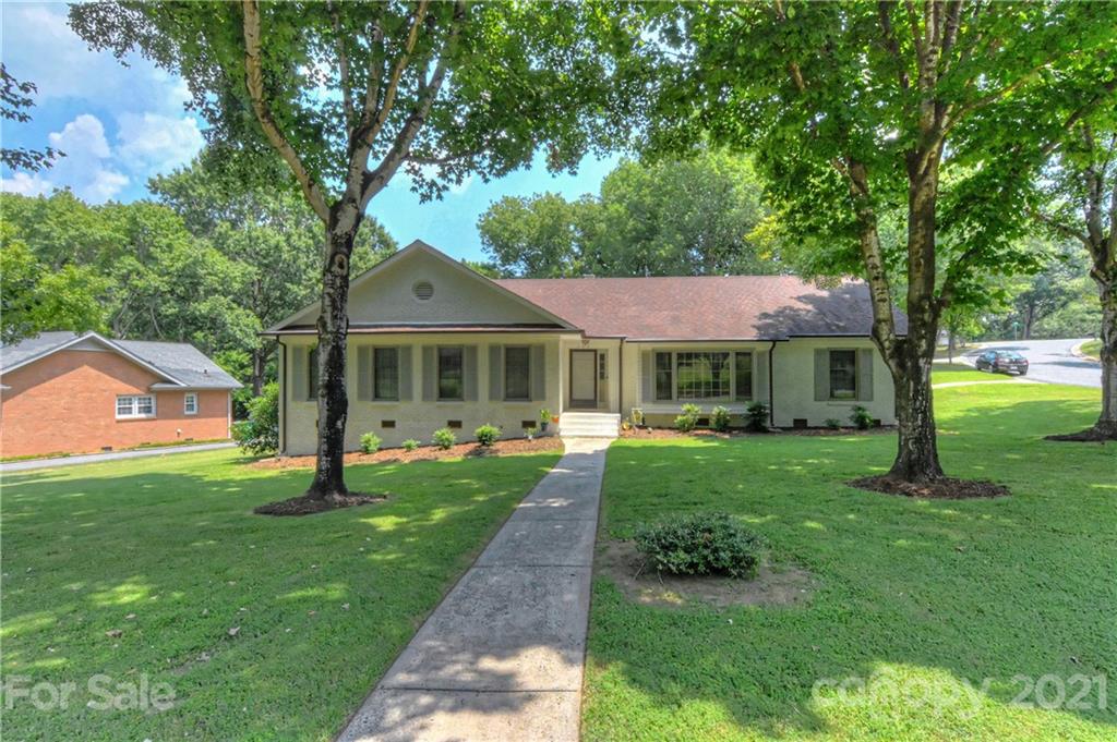 155 Dovershire Road Charlotte, NC 28270 - Photo 1 of 43 Gallery Image 1