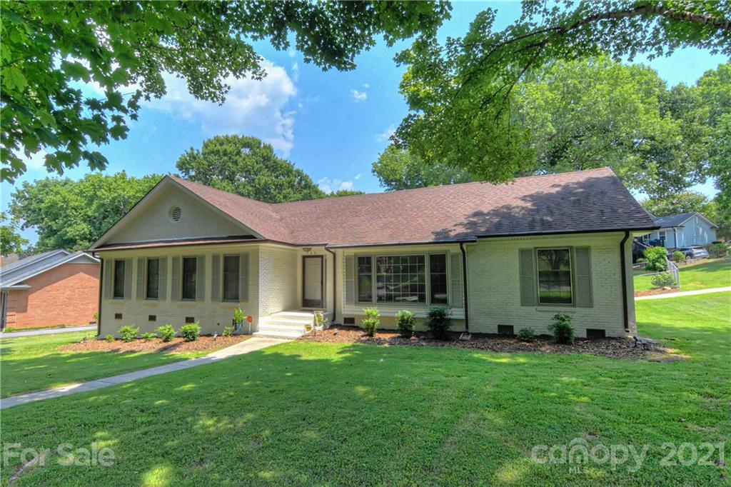 155 Dovershire Road Charlotte, NC 28270 - Photo 2 of 43 Gallery Image 2