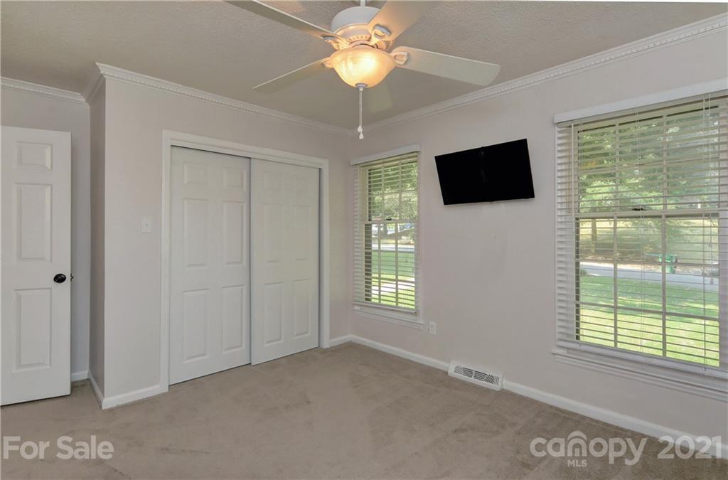 155 Dovershire Road Charlotte, NC 28270 - Photo 29 of 43 Gallery Image 29