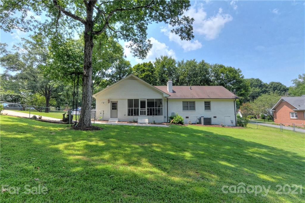 155 Dovershire Road Charlotte, NC 28270 - Photo 36 of 43 Gallery Image 36
