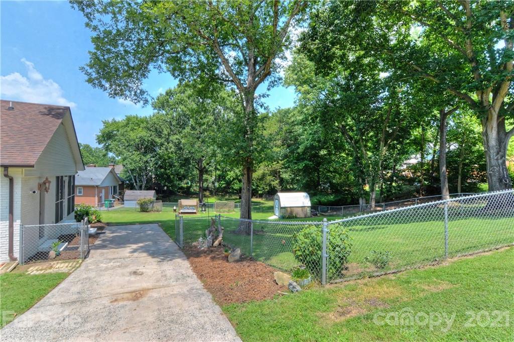 155 Dovershire Road Charlotte, NC 28270 - Photo 37 of 43 Gallery Image 37