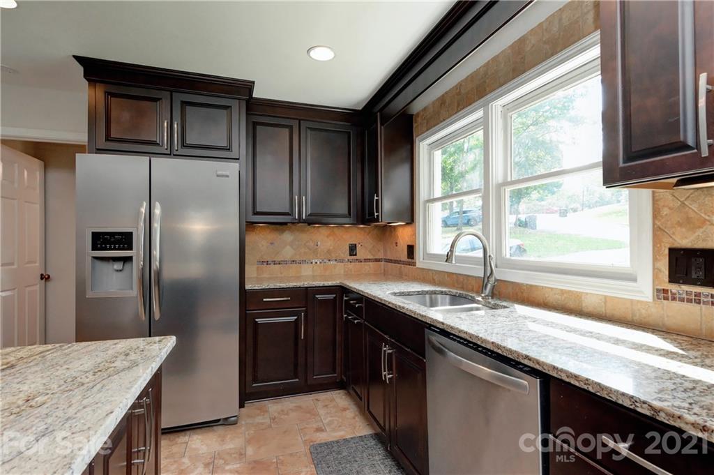155 Dovershire Road Charlotte, NC 28270 - Photo 10 of 43 Gallery Image 10