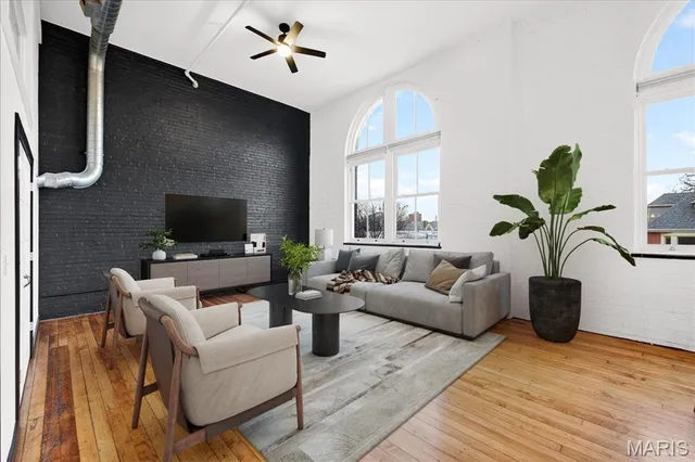 $289,000 | 4242 Laclede Avenue, Unit 203, St. Louis, MO 63108