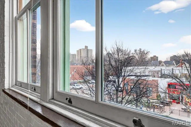 $289,000 | 4242 Laclede Avenue, Unit 203, St. Louis, MO 63108