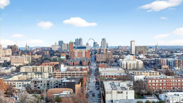$289,000 | 4242 Laclede Avenue, Unit 203, St. Louis, MO 63108