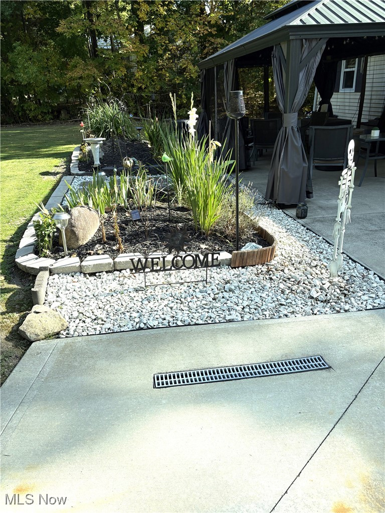 11524 Lakeview Road Chardon, OH 44024 - Photo 44 of 50 Patio with dual drainage