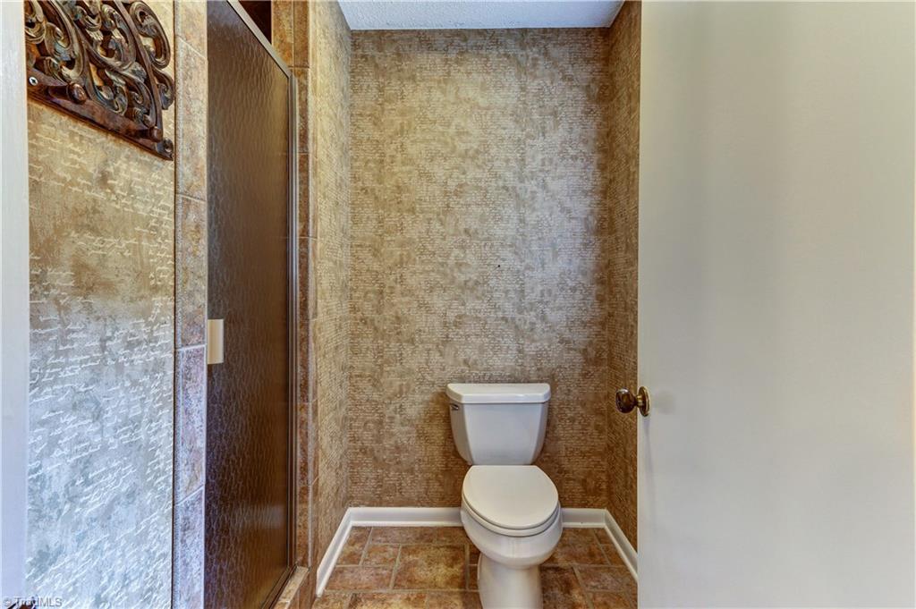 5723 Oak Tree Road Greensboro, NC 27455 - Photo 15 of 30 Master Bath