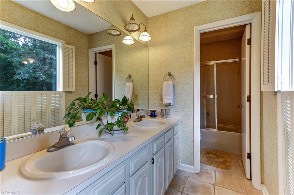 5723 Oak Tree Road Greensboro, NC 27455 - Photo 20 of 30 Full Bath