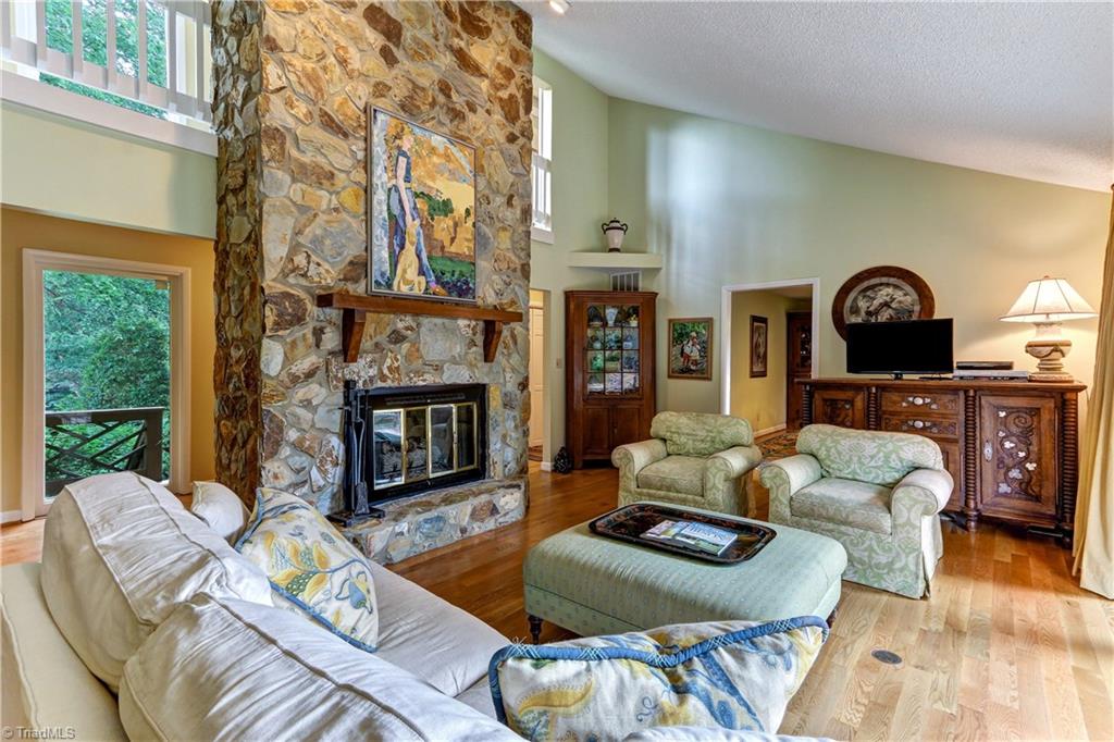 5723 Oak Tree Road Greensboro, NC 27455 - Photo 4 of 30 Living Room