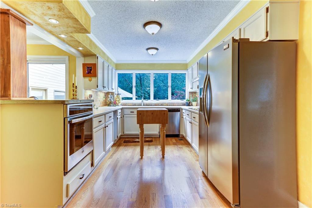 5723 Oak Tree Road Greensboro, NC 27455 - Photo 6 of 30 Kitchen