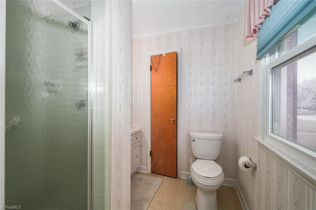 2305 Dover Place High Point, NC 27265 - Photo 12 of 20 Meticulously maintained inside