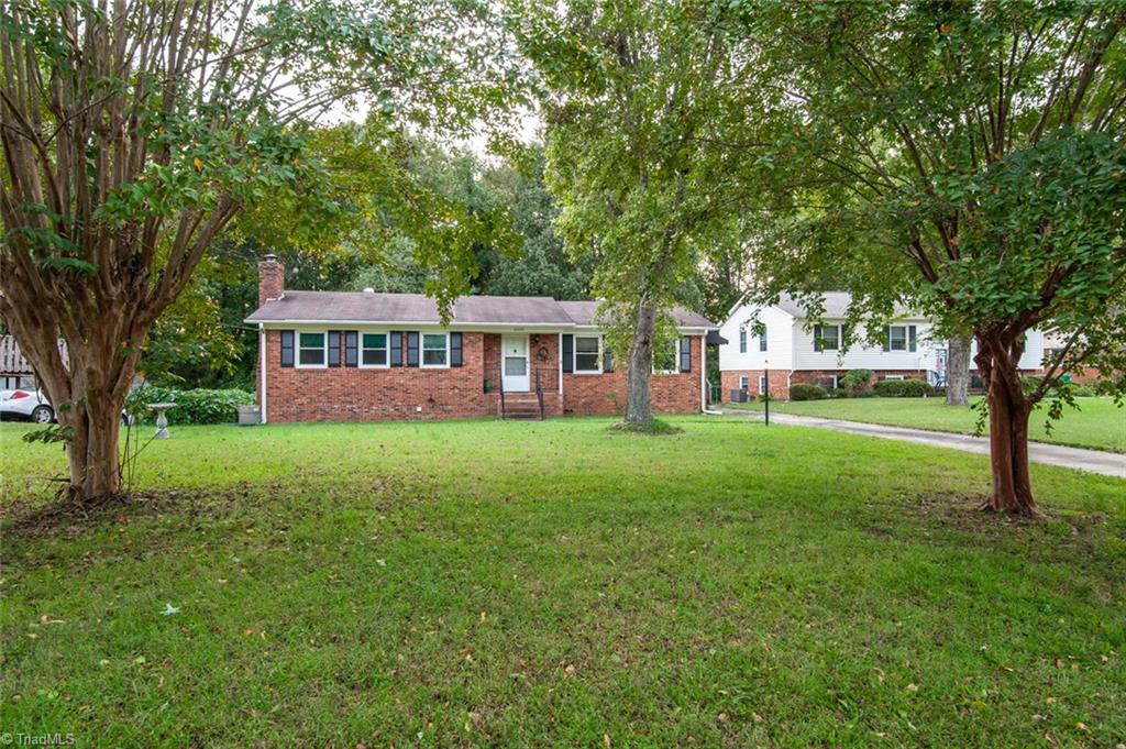 2305 Dover Place High Point, NC 27265 - Photo 3 of 20 Clean and well kept!