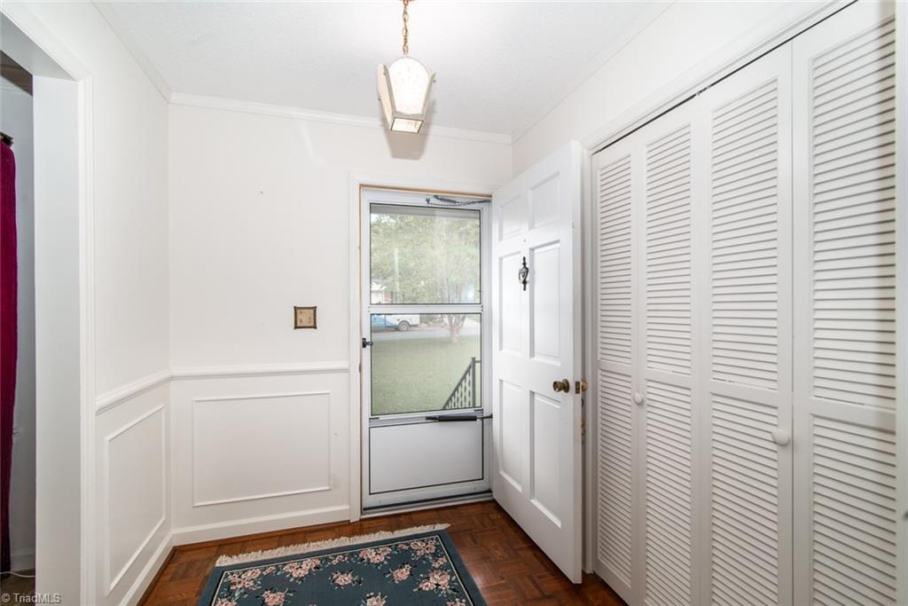 2305 Dover Place High Point, NC 27265 - Photo 5 of 20 Spacious entry