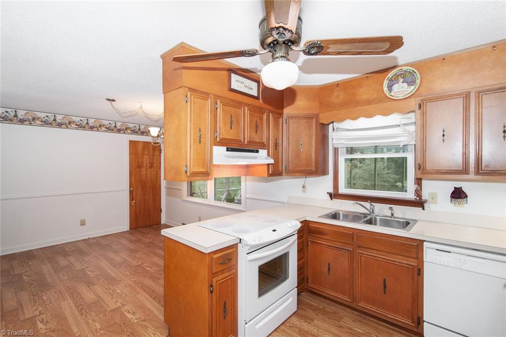 2305 Dover Place High Point, NC 27265 - Photo 8 of 20 Plenty of room in the kitchen to entertain!