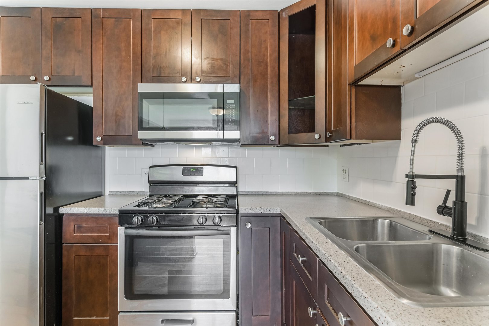 3617 Central Road, Unit 203 Glenview, IL 60025 - Photo 3 of 26 Gallery Image 3
