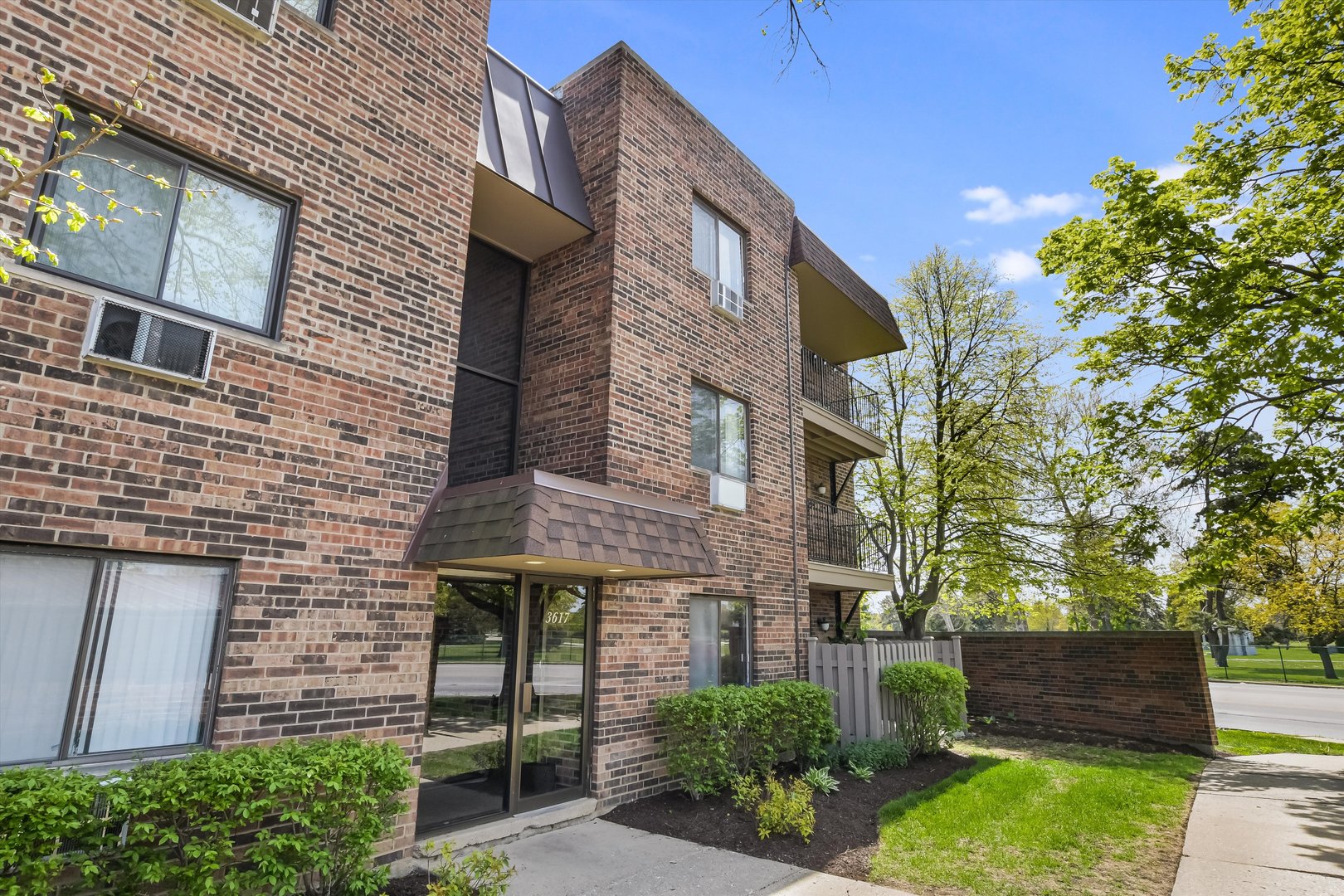 3617 Central Road, Unit 203 Glenview, IL 60025 - Photo 10 of 26 Gallery Image 10