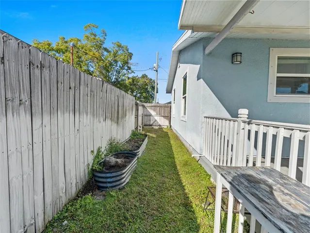 a view of a house with backyard and trees