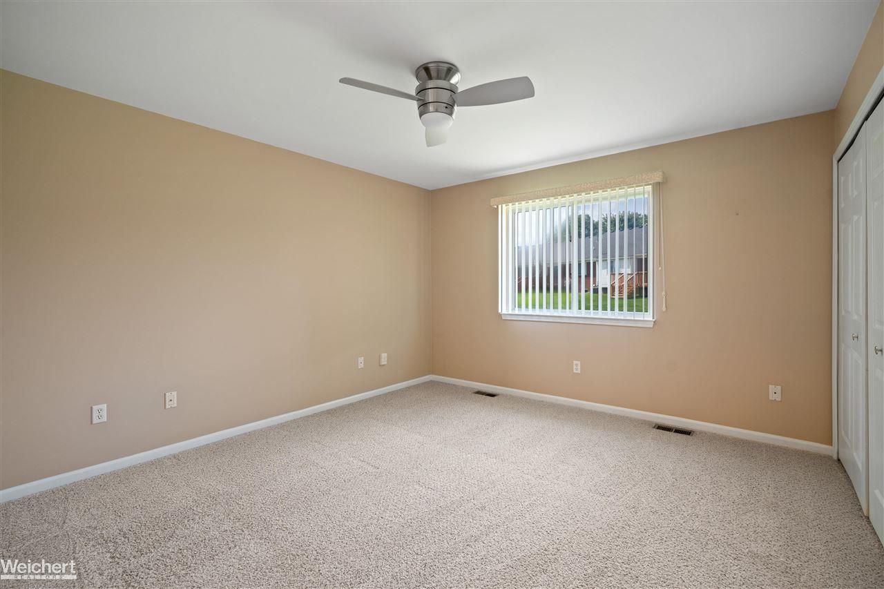489 Newcastle Lane Romeo, MI 48065 - Photo 10 of 25 50056707-9.JPG