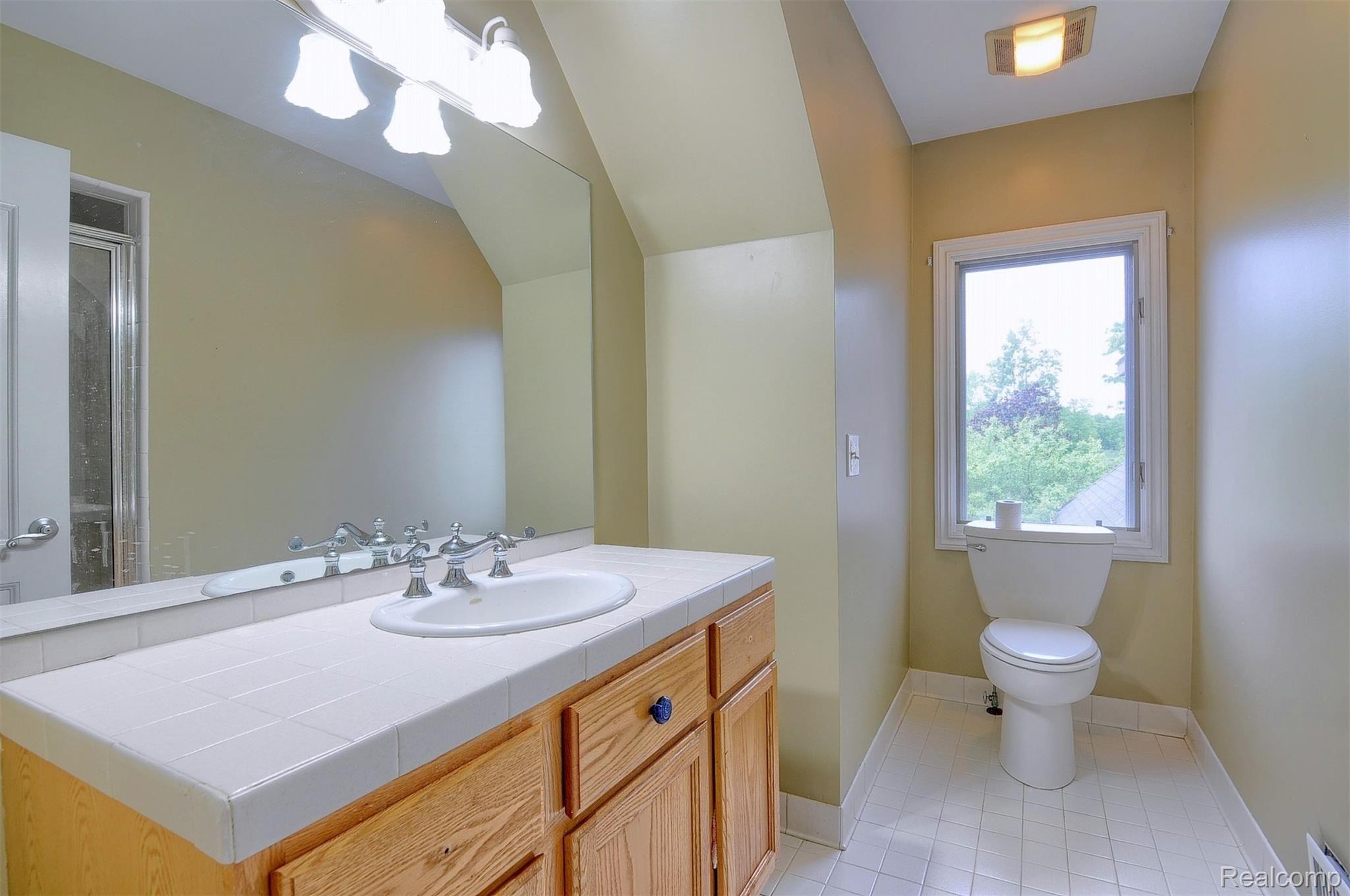 8311 Waumegah Road Clarkston, MI 48348 - Photo 37 of 61 39-Bonus-Room-Bathroom-l.jpg
