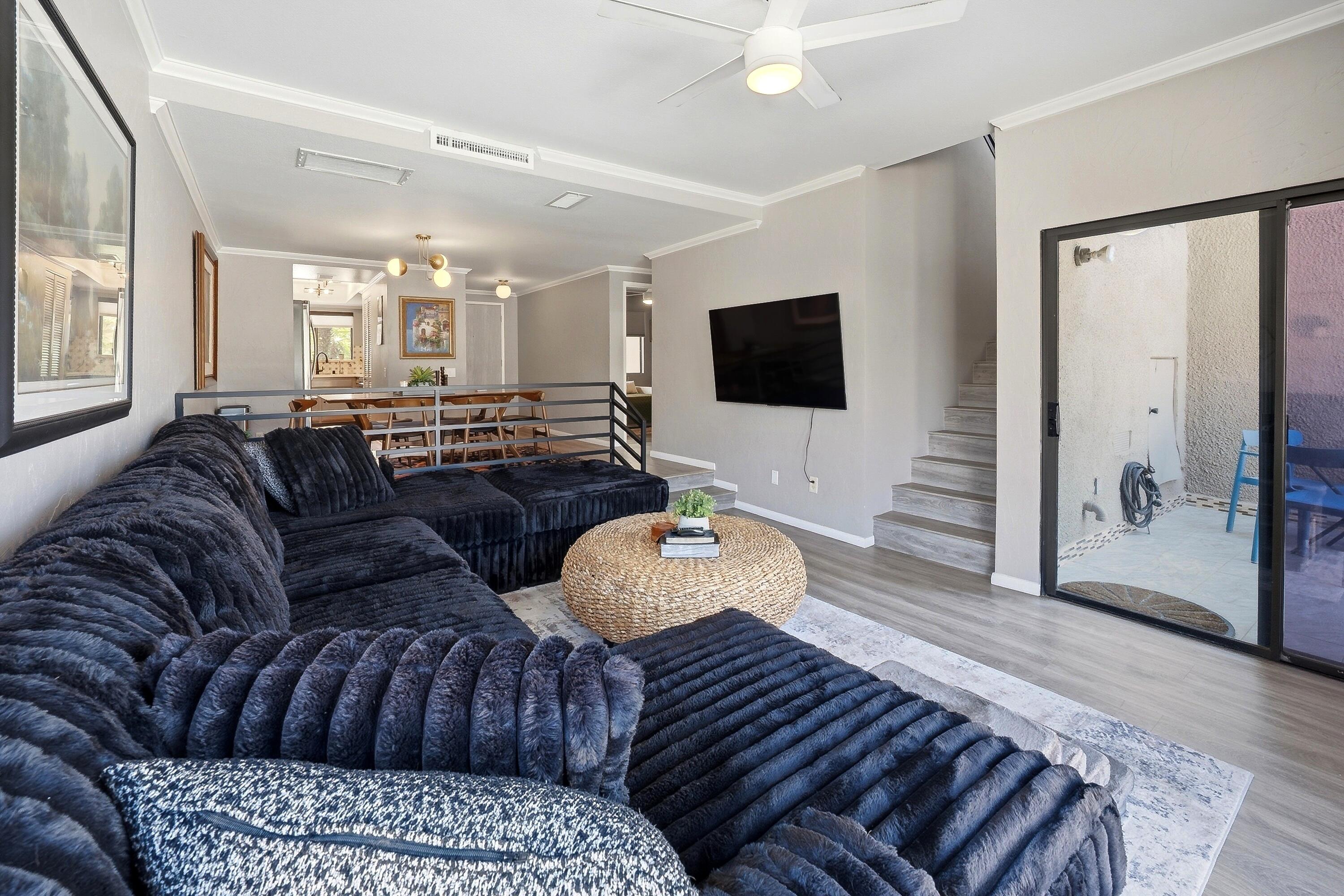 71870 Eleanora Lane Rancho Mirage, CA 92270 - Photo 11 of 36 a living room with furniture and a flat screen tv
