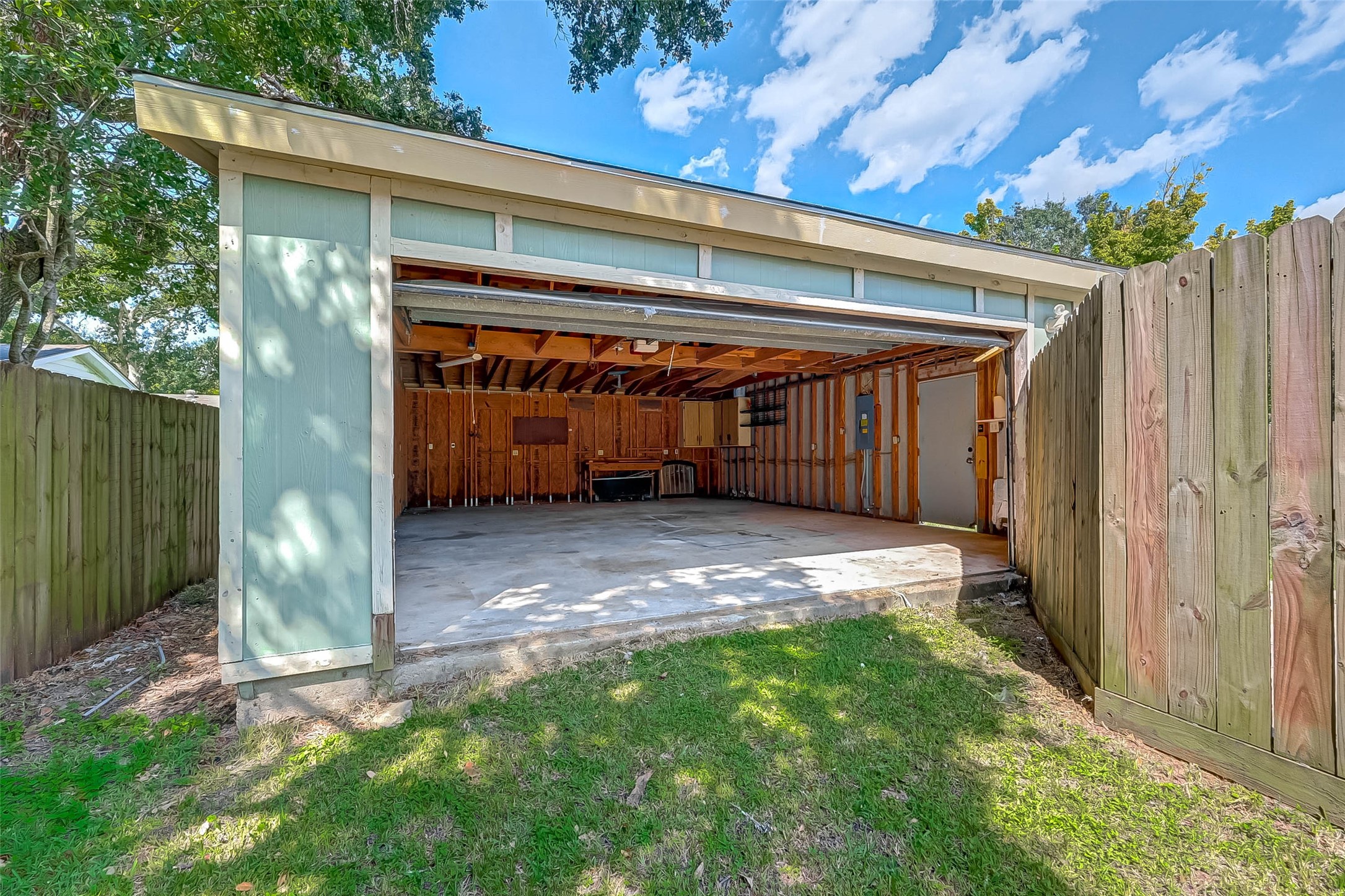 1018 West Sealy Street Alvin, TX 77511 - Photo 12 of 16 a view of a garage