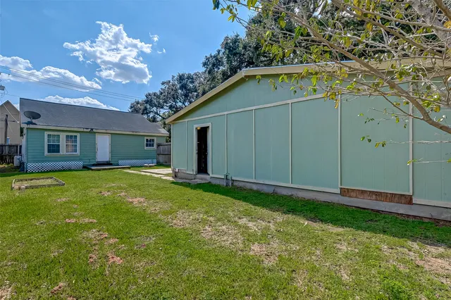 a view of a house with a backyard