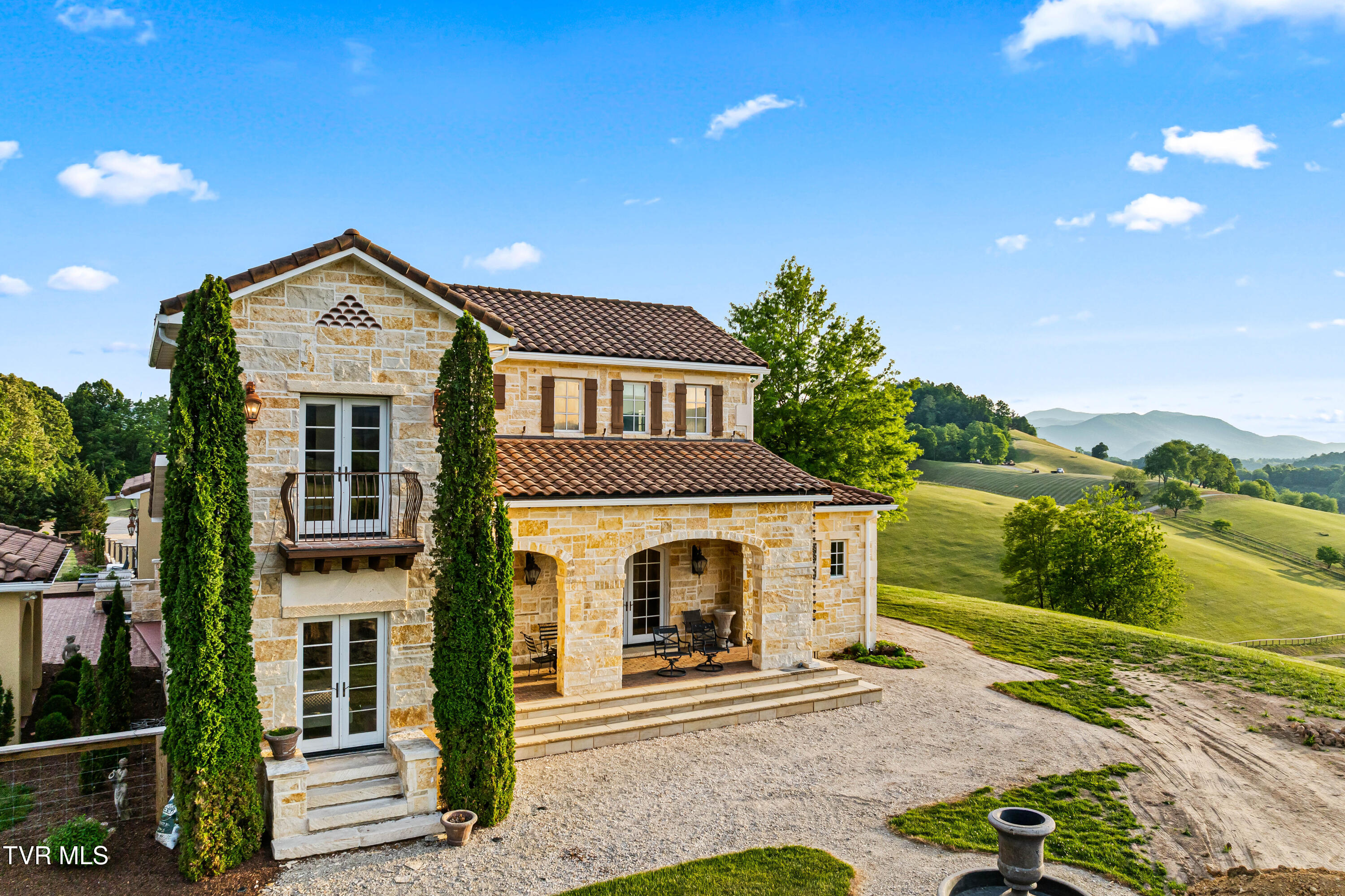 1877 Dry Hill Road Butler, TN 37640 - Photo 7 of 106 5