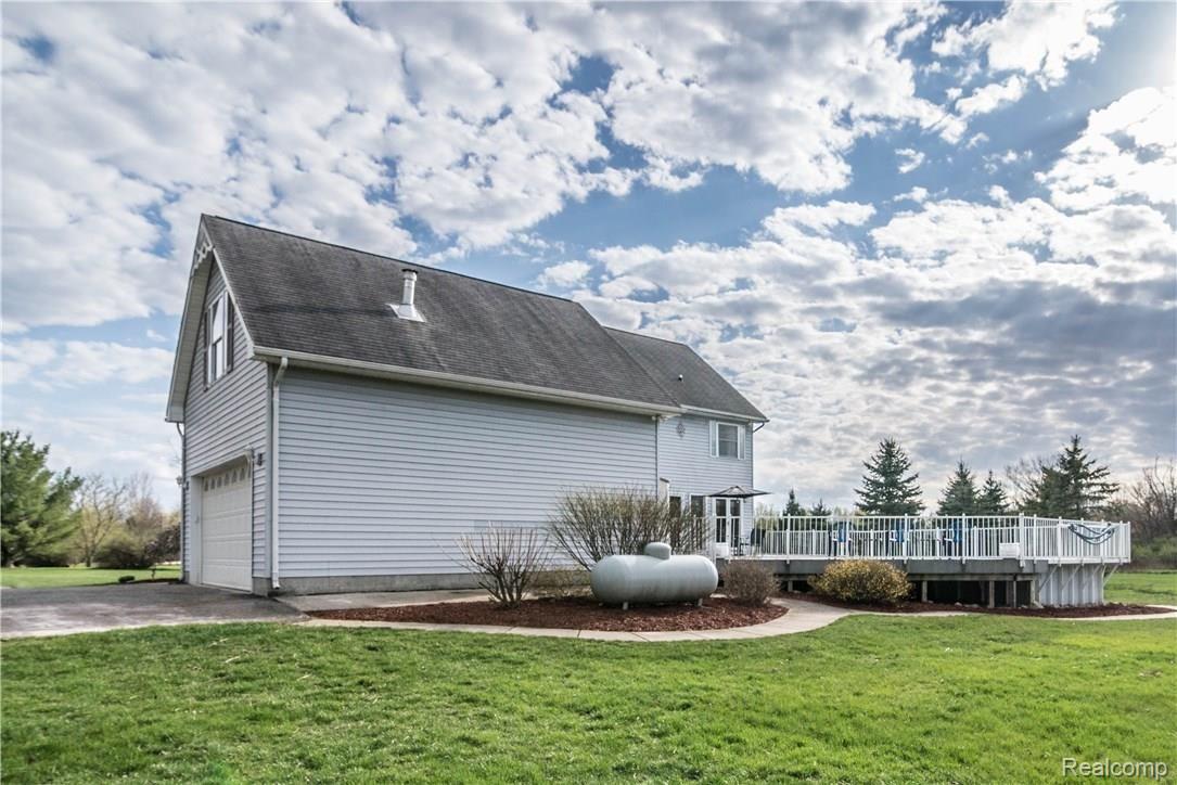 6289 Golf Club Road Howell, MI 48843 - Photo 32 of 35 32 side.jpg