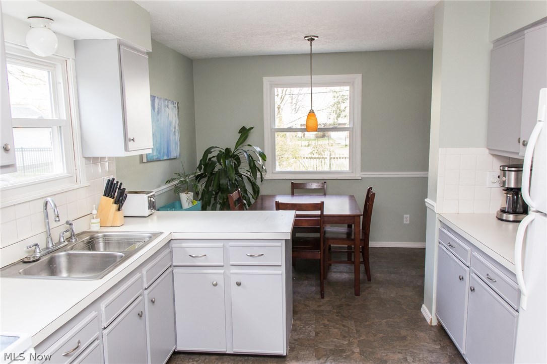 299 Sundale Road Akron, OH 44313 - Photo 3 of 20 Gallery Image 3