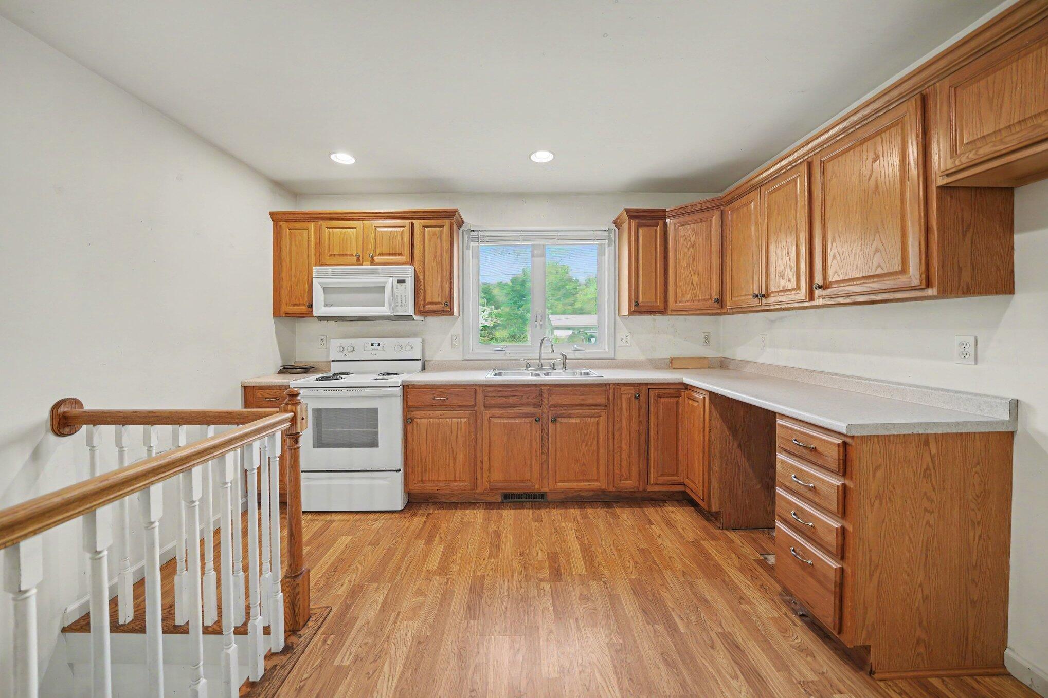 759 Sheridan Road St. Joseph, MI 49085 - Photo 9 of 26 009_file_9340