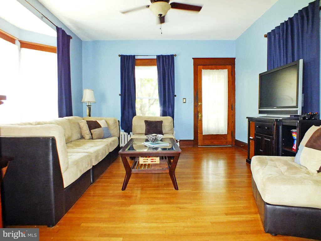 15305 Old Hanover Road Upperco, MD 21155 - Photo 5 of 23 Living Room