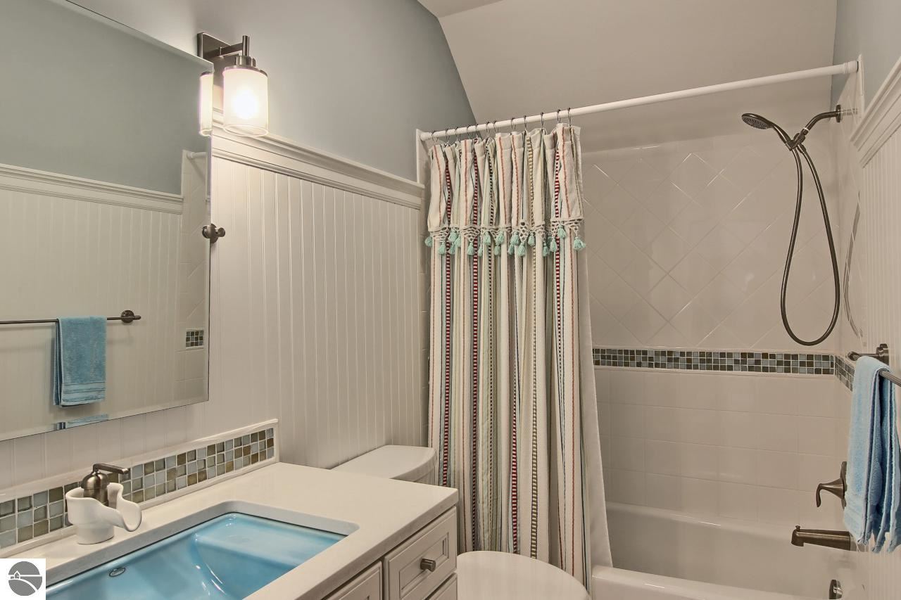 11333 Bluff Road Traverse City, MI 49686 - Photo 30 of 52 1804011-29.JPG